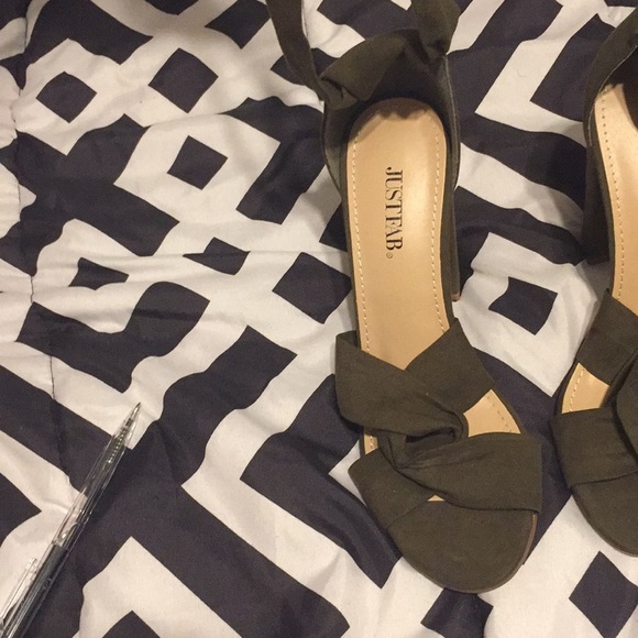 Lace up just fab heels - Picture 2 of 3